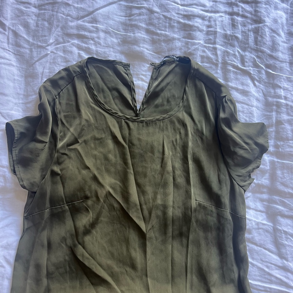 NWOT Quince Washable Silk Stretch Tee Dress in Military Olive Size S - Picture 2 of 3